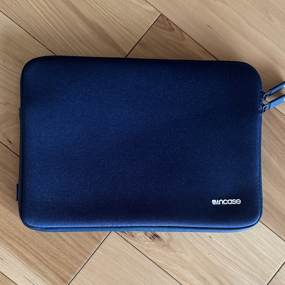 Incase Midnight Blue Tablet Sleeve - Picture 1 of 4